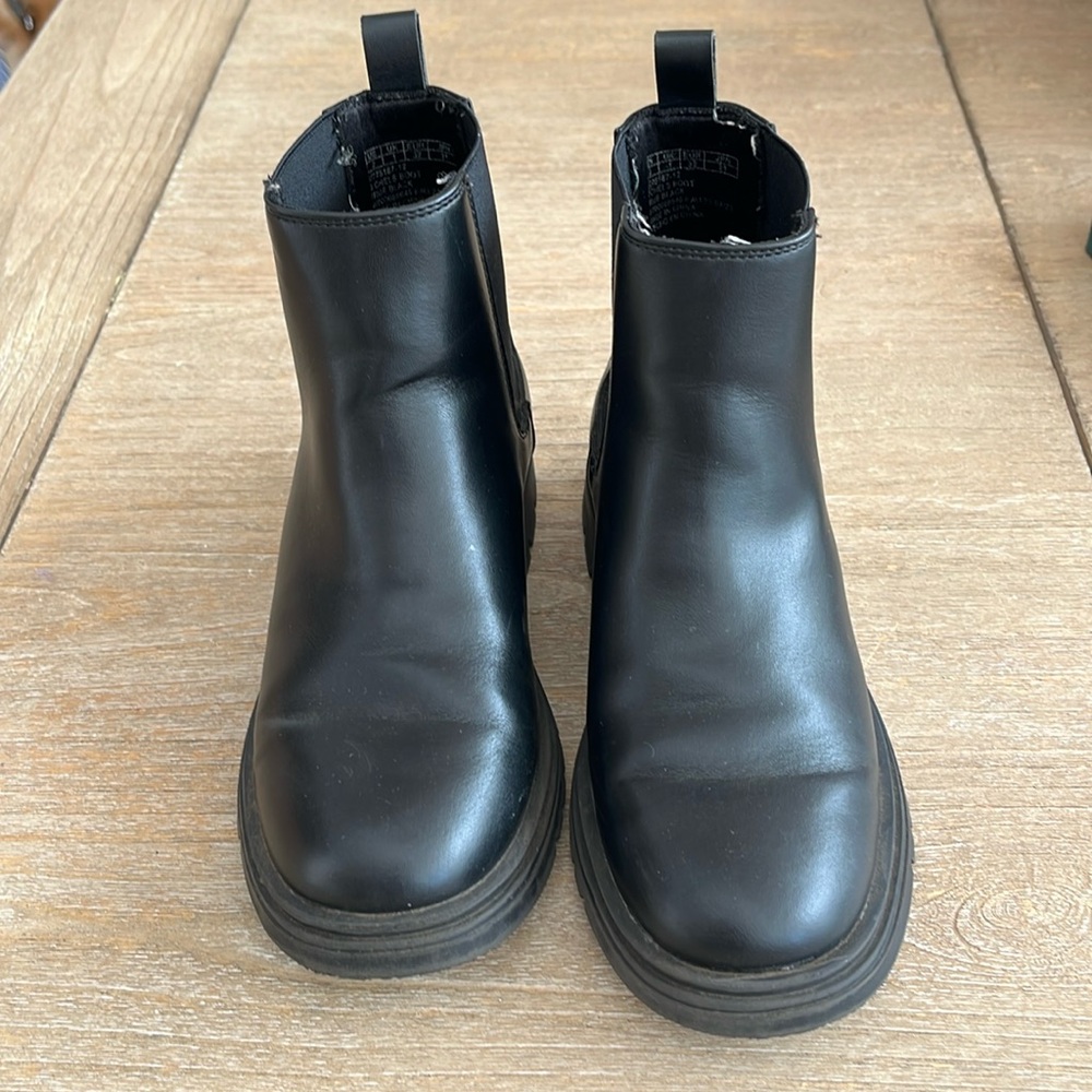 Gently used Gap Kids Chelsea boot
